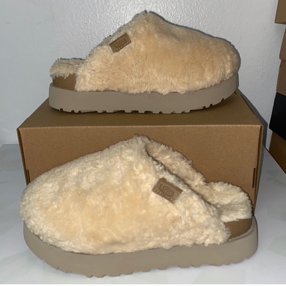 UGG FUZZ SUGAR SLIDE - Picture 1 of 5